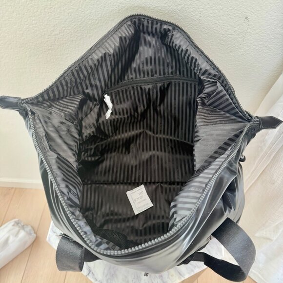 ⭐ Victoria's Secret VSX Sport Duffle Gym Bag in Black Shark - Picture 12 of 15